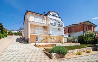Gorgeous Apartment In Novi Vinodolski - 8