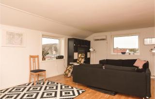 2 Bedroom Lovely Apartment In Väjern - 9