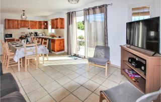 Pet Friendly Home In Rochefort Du Gard - Rochefort-du-Gard - 9