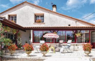 Gorgeous Home In Massugas - 0