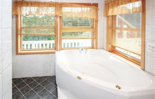 Amazing Home In Auklandshamn With Sauna - Vestvik - 5