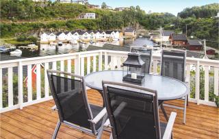 Amazing Home In Auklandshamn With Sauna - Vestvik - 0