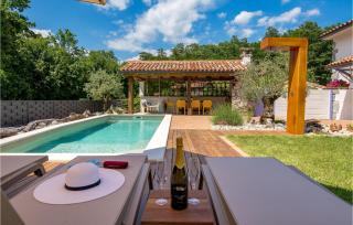 Amazing Home In Mucici With Kitchen - Mučići - 4