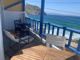 ROMANTIC HOUSE 6 STEPS FROM THE SEA - Mochlos - 0