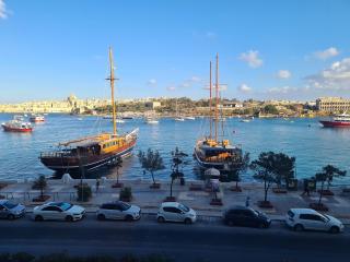Spacious Seafront APT next to Sliema-Valeta ferry - Sliema - 7