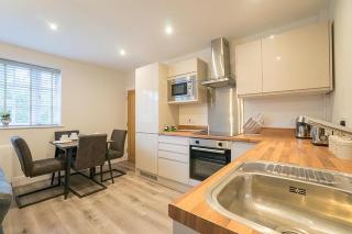 The Queens Arms Apartments - 3