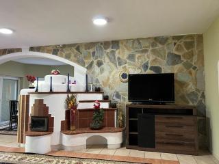 Exquisite Home w/ Free Parking - suitable for 16p+ - Vienne - 5