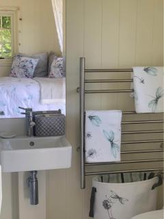 The Dragonfly Shepherds Hut - Colchester - 2