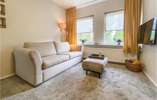 Cozy Apartment In Surhuisterveen - - 6