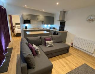 White Cottage - Cosy Holiday Cottage in Drymen, Loch Lomond & Trossachs with free parking on private driveway - 2