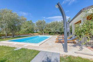 Villa Agatta with Private Pool - Smoljanci - 5