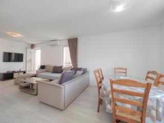 Family Three bedroom Apartment Brando - Budva - 4