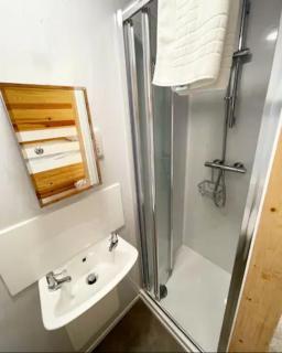 Lake View Lodge Pod - Chichester - 9
