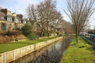 Ground Main Door with Private Parking - 8