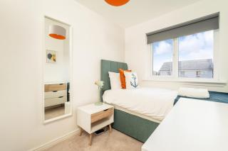 Modern 3-Bed Family Home Near Glasgow Airport - 2