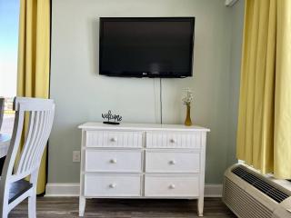 *OCEANFRONT FRESH RENO*KING Bed*Pool*Hot Tub*Approved Dogs*W54 - Myrtle Beach - 3