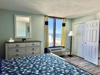 *OCEANFRONT FRESH RENO*KING Bed*Pool*Hot Tub*Approved Dogs*W54 - Myrtle Beach - 1