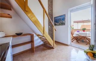 1 Bedroom Lovely Apartment In Medulin - Medulin - 9