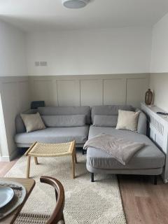 Peak Willow Apartments - Leek - 8