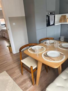 Peak Willow Apartments - Leek - 4