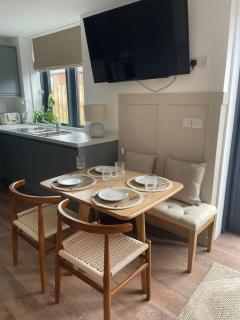 Peak Willow Apartments - Leek - 2