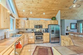 Stunning Angel Fire Cabin with Hot Tub and 3 Decks! - Angel Fire - 1