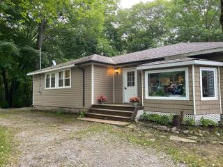 Cheerful 4-bedroom cottage in nature setting - Waubaushene - 8