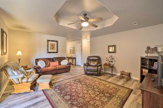 Convenient Centerton Retreat with Deck and Yard! - 7