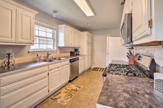 Convenient Centerton Retreat with Deck and Yard! - 2