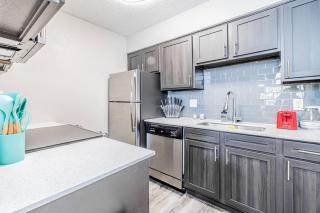 SoCo Chic Apartment Suites Close to Downtown - 5