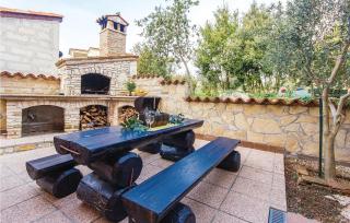 Stunning Home In Liznjan With Wifi - 4