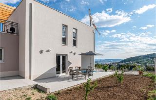 Cozy Home In Klis With Kitchen - 6