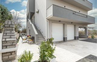 Cozy Apartment In Kastel Gomilica - 3