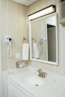 Country Squire Inn and Suites - 4
