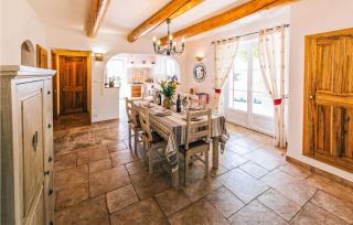 Gorgeous Home In Lioux With Wifi - Lioux - 7