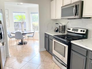 Modern Chic Home - 5