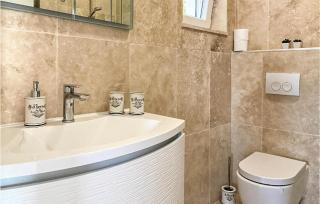 2 Bedroom Lovely Apartment In Sibenik - 1