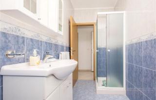 1 Bedroom Amazing Apartment In Smrika - 9