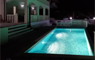 Beautiful Apartment In Lokva Rogoznica - Lokva Rogoznica - 3