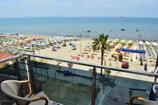 Vila One Beach Hotel - 8