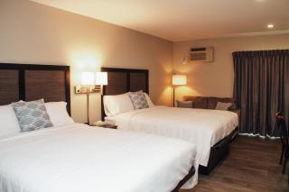 Country Squire Inn and Suites - 9