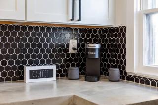 ModernTropic 2bd/1ba Near Beach w/ fence yard/deck - 5