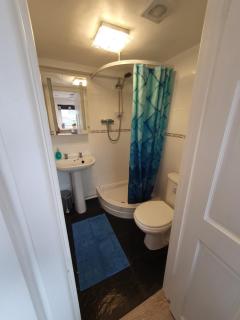 Lovely private studio room with own kitchen and bathroom. Set in the popular area of Shiphay in Torquay and only a short walk from Torbay Hospital - 1