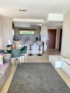 NEW STUNNING OCEAN APRT IN "OASIS MAR" Wi-Fi - 4