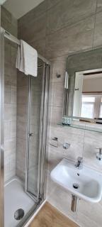 The Torland - Paignton Seafront - free parking, all rooms en-suite - Paignton - 3