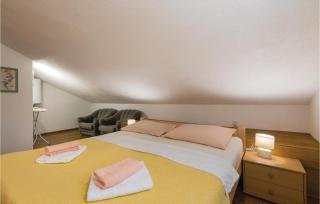 Amazing Home In Ostrobradic - 9