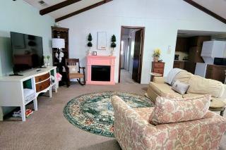 Large 1 BR Cottage, KING BED on the Lake - 7