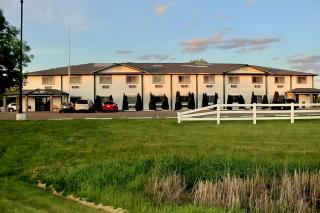AmeriVu Inn And Suites - Stanley - 9