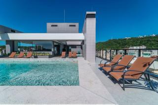 Adra 103 - Apartamento no centro de Bombinhas - Rooftop com piscina e academia - À poucos metros da praia - (Consultar serviços de roupas de cama e banho) - Bombinhas - 0