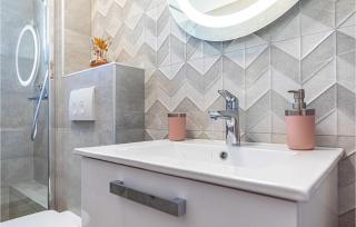 Beautiful Apartment In Seget Donji - Seget Donji - 4